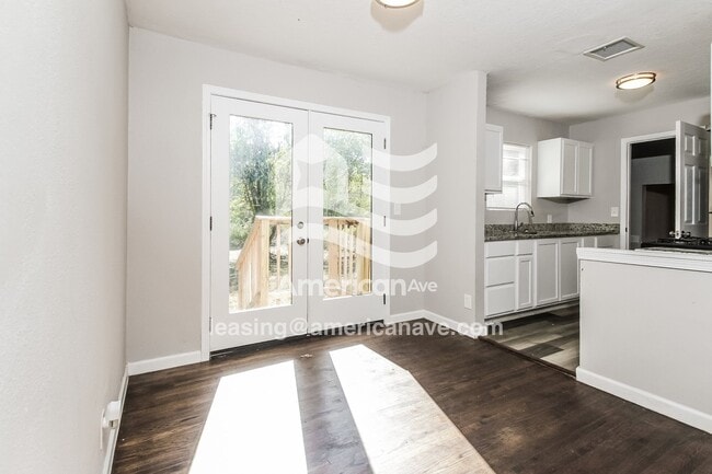 Building Photo - 328 W 46th Pl N