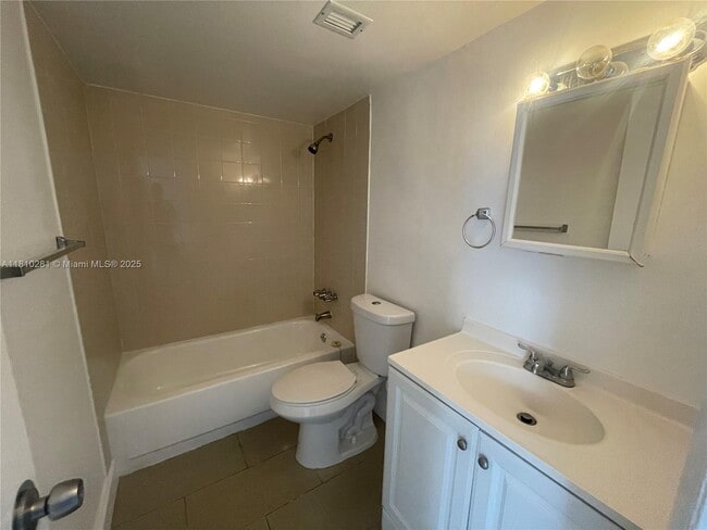 Foto del edificio - 492 NW 165th St