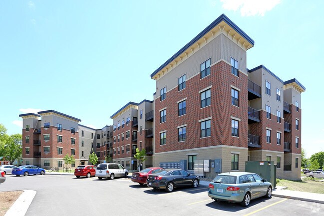 Edificio - Kingston Village Apartments