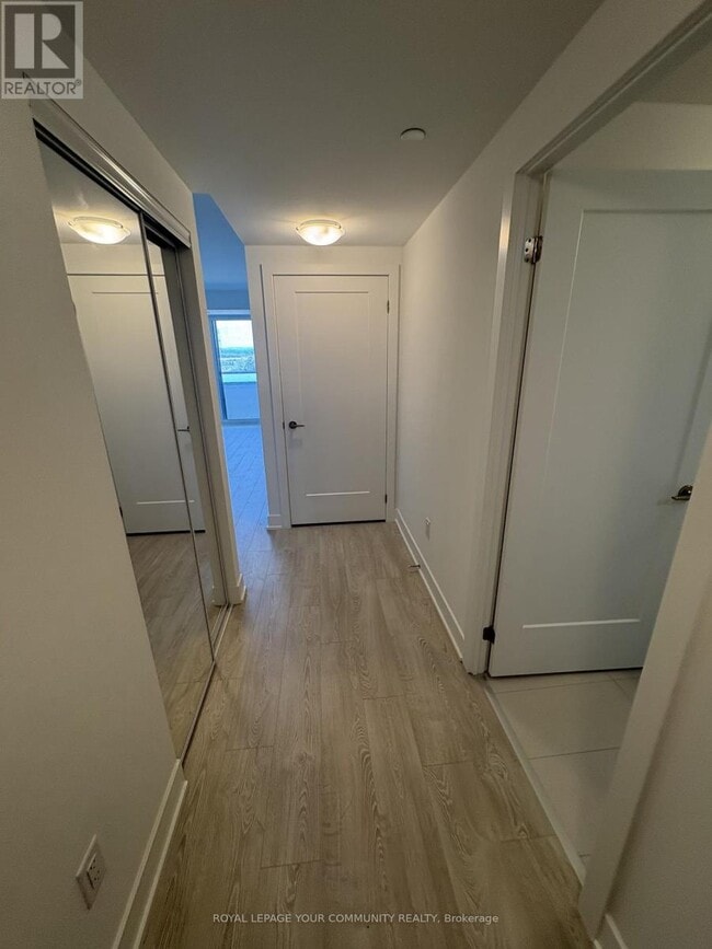 Photo du bâtiment - 2545-2545 Simcoe St N