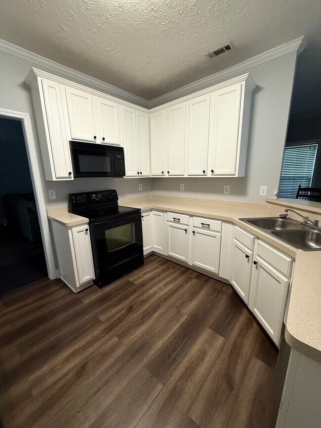 Foto del edificio - 158 River Park Cir