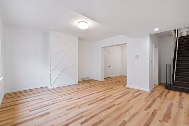 Building Photo - Newly Renovated 4 Bed, 2.5 Bath Home - Cen...