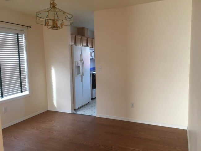 Building Photo - Charming Rambler