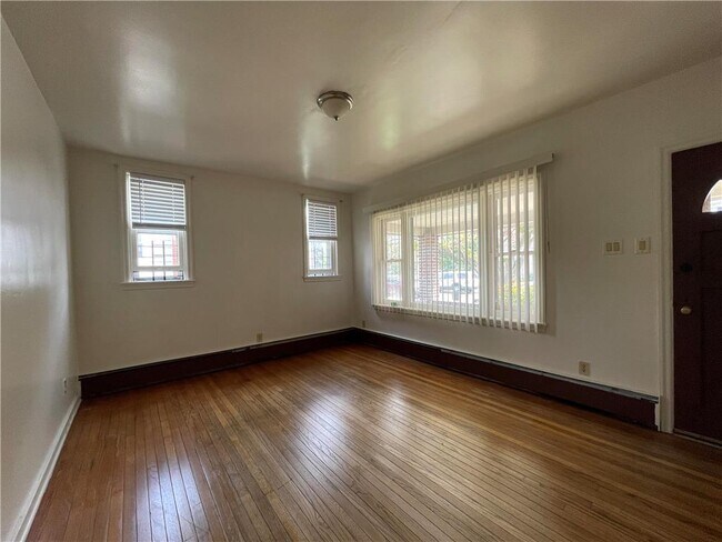 Building Photo - 1211 E Livingston St