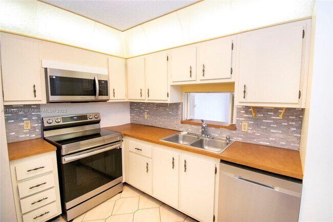 Foto del edificio - 130 S Shore Dr