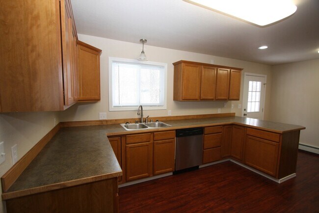 Building Photo - Spacious 5 Bedroom Eagle River Home!