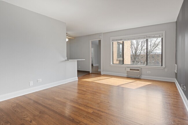 Foto del edificio - 7545 N Winchester Ave