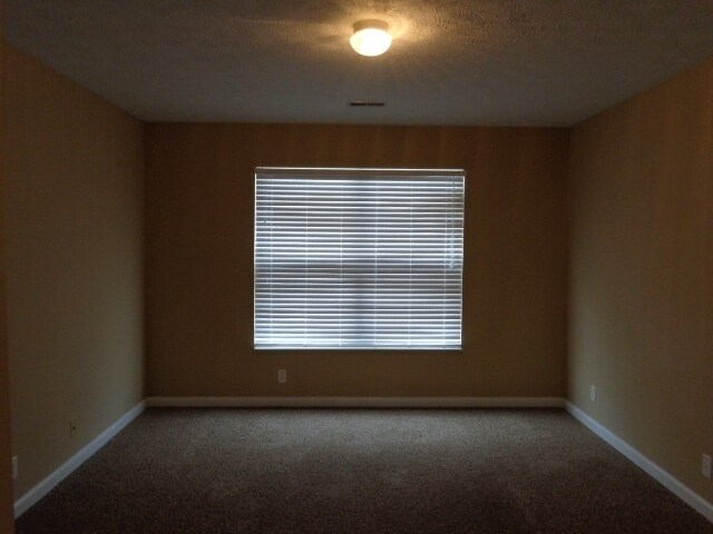 Foto del edificio - 4112 Longfellow Dr