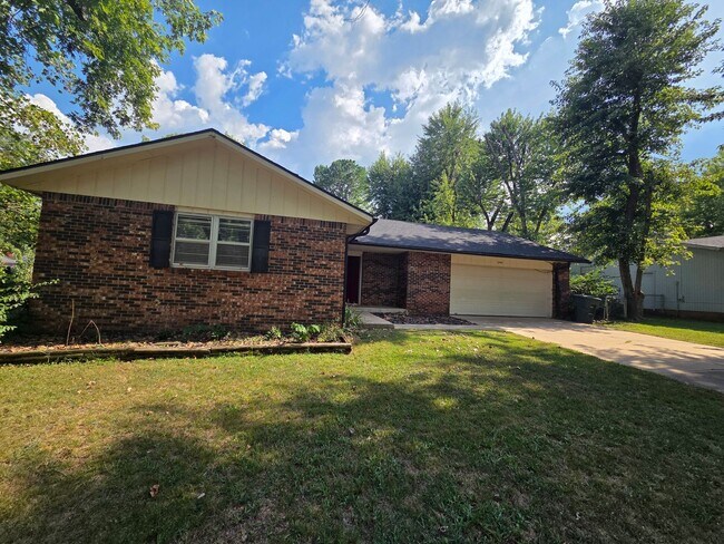 Foto del edificio - WORK IN PROGRESS: Spacious 3 Bedroom Home in Prime East Fayetteville Location!