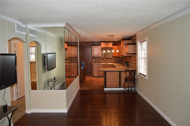 Building Photo - 5 E Tri Oaks Ln