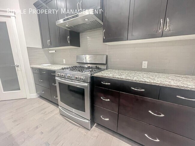 Building Photo - AMAZING 3 BEDS WITH BONUS ROOM/ 2.5 BATHS ...