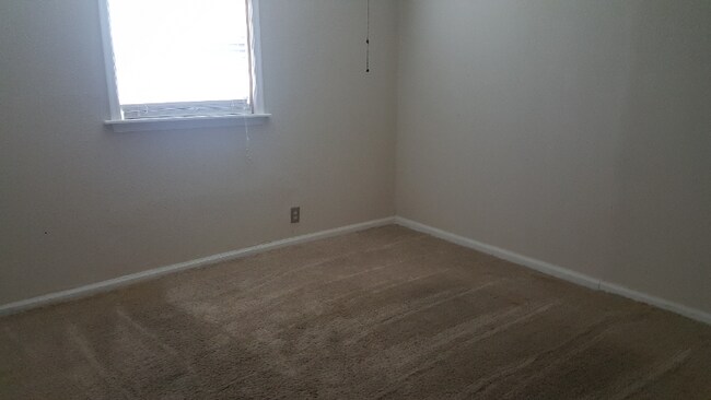 Foto del edificio - 2130 N Quaker Ave