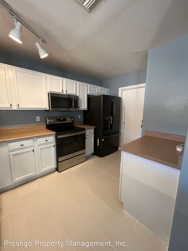 Building Photo - 4 br, 2.5 bath House - 664 W Flaming Arrow Dr