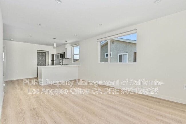 Building Photo - 1536 W 205th St