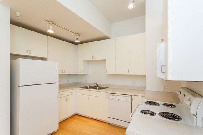 Foto del edificio - 820 E High St