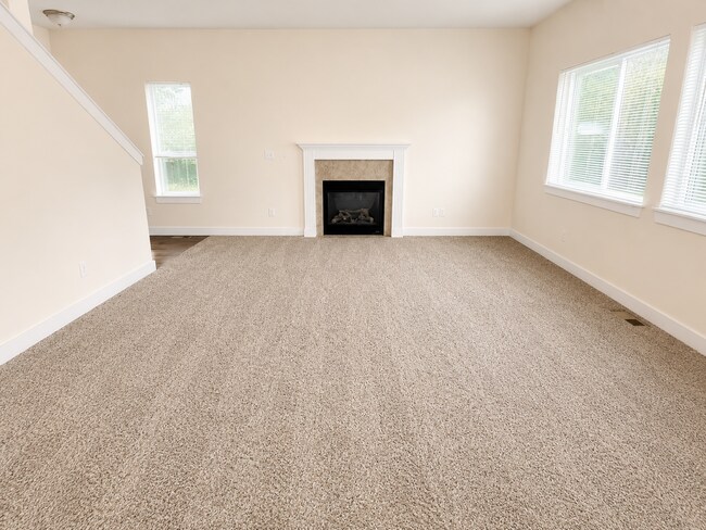 Foto del edificio - Spacious University Place Home Near Chambers Bay | 2-Car Garage & Lawn Care Included