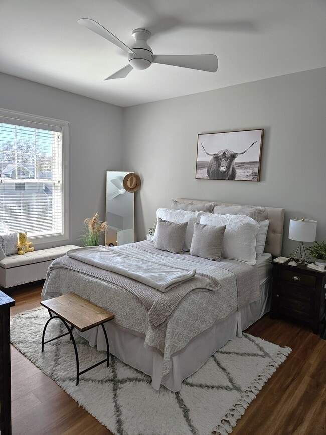 Spacious Bedrooms with walk-in closet! - Lake Hayward of Colchester Apartments
