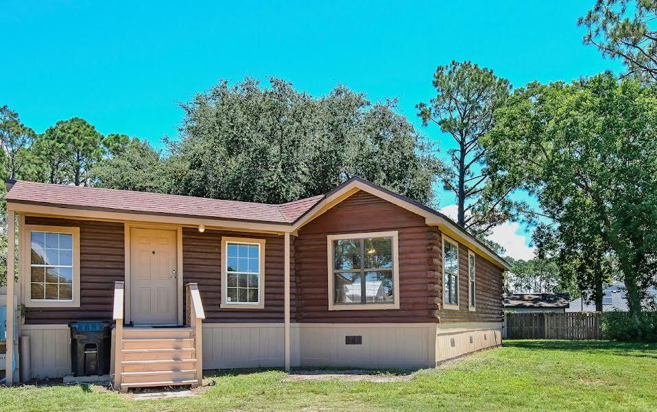 Great Location, Beautiful yard. Walk to the Beach - 2832 Allison Ave