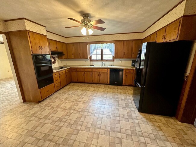 Building Photo - Charming & Private 3-Bedroom Home in New O...