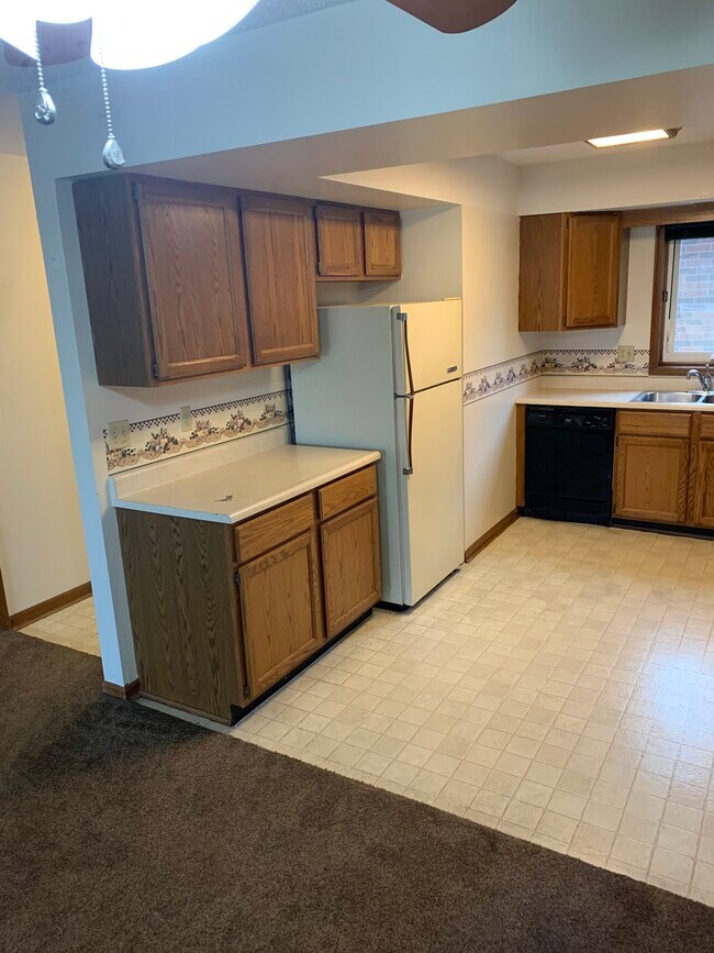 Building Photo - 17466 Fairway Dr