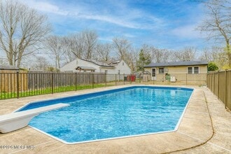 Building Photo - 208 Laurel Dr