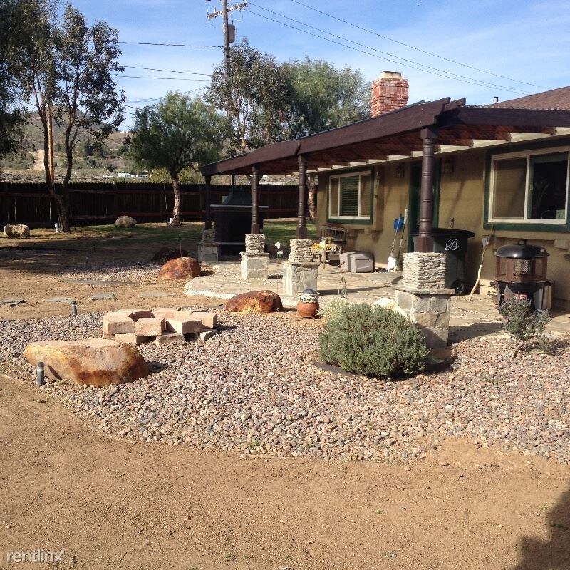 Foto principal - 3 br, 2 bath House - 1380 soledad canyon rd