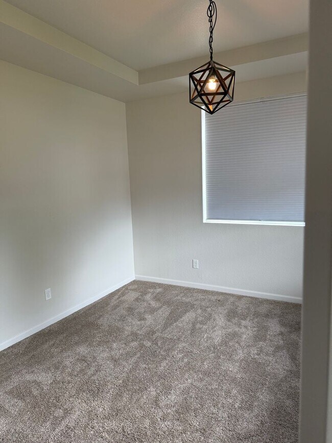 Foto del edificio - Spacious and Bright 4 Bedroom Home in Wind...