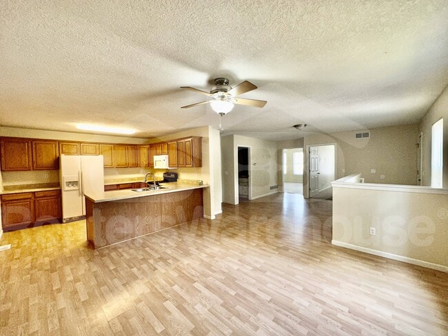 Building Photo - 300 W North St