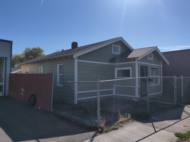 Foto del edificio - 914 Oak Ave