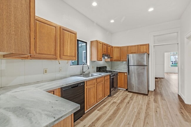Foto del edificio - Updated 2 Bedroom Home with Garage in Lowe...