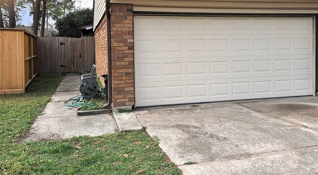 Building Photo - 2917 Bassingham Dr