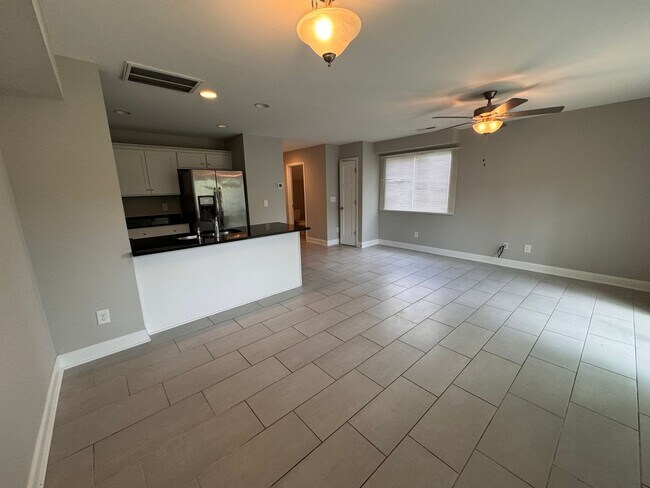 Building Photo - 3 Bedroom, 2.5 bath townhome in the heart of Columbia!