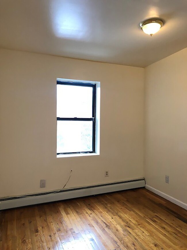 Building Photo - Super spacious 3 bedroom Bed Stuy apt.