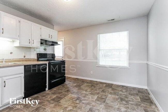 Building Photo - 5639 Dry Den Dr