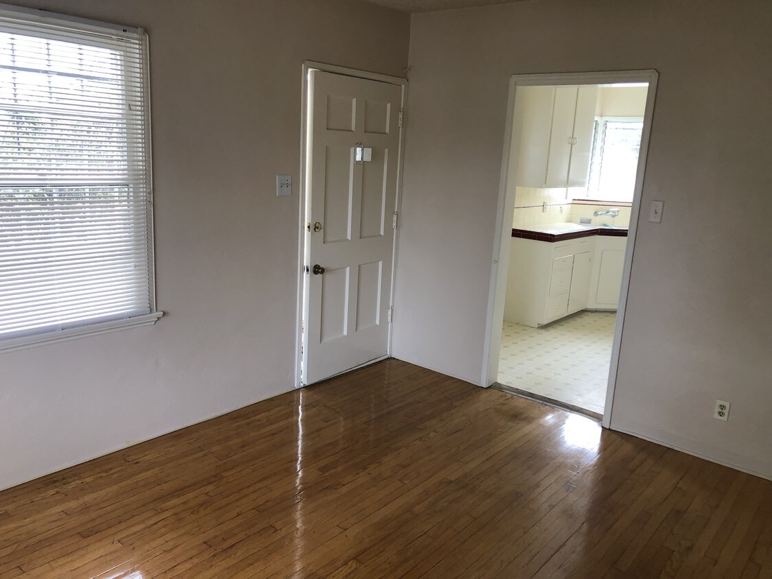 Foto principal - 914 E 68th St