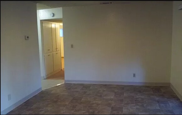 Building Photo - 3 Bedroom 1 Bath Duplex in Sacramento