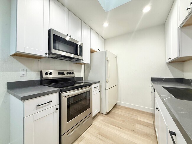 Foto del edificio - 9015 W Elm St