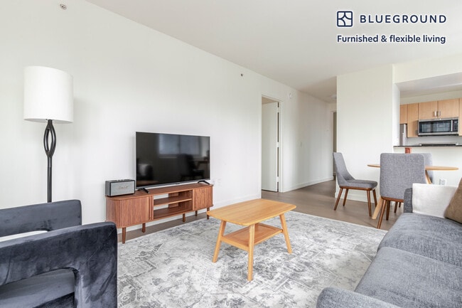 Building Photo - 561 10th Ave