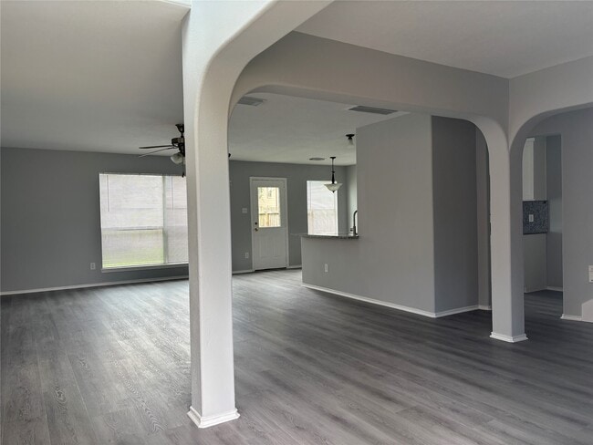 Building Photo - 13642 Rural Oak St