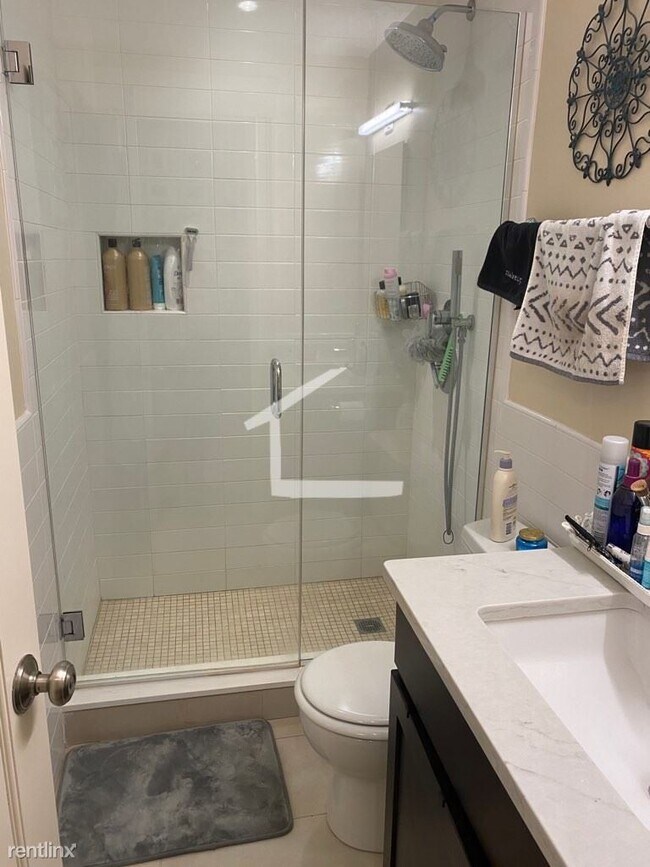 Foto del edificio - 1 br, 1 bath  - 871 Beacon St Apt 5A