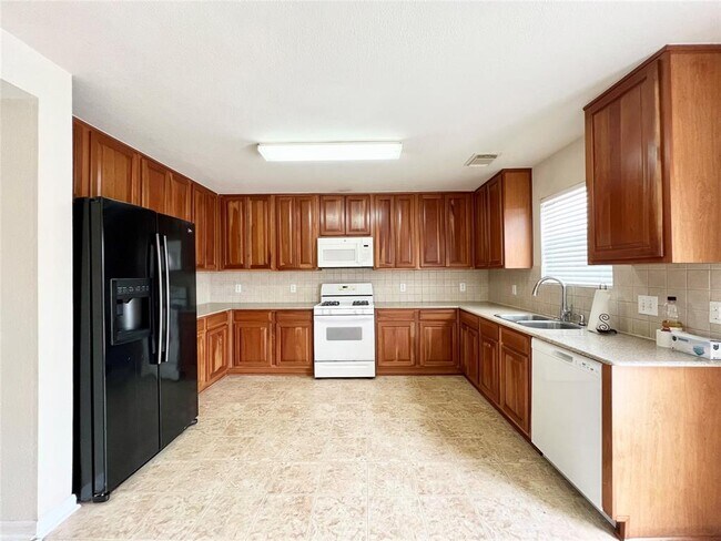 Building Photo - 15242 Lynford Crest Dr