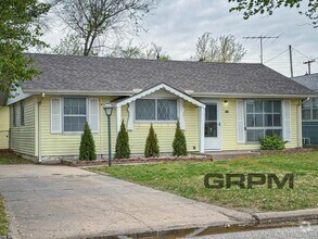 Building Photo - 917 College Ln