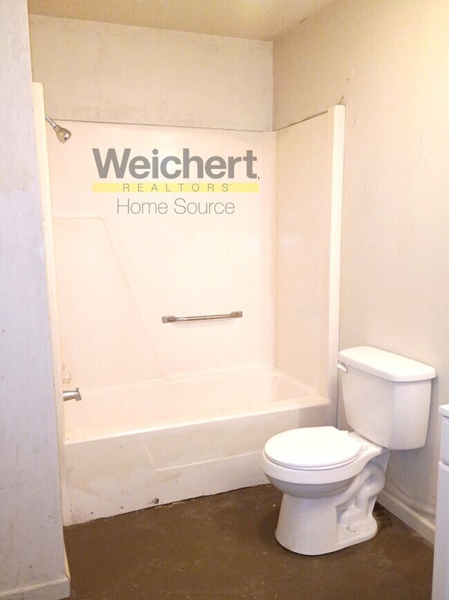 Foto del edificio - Affordable 2BR with W/D Hookups & Easy Highway Access