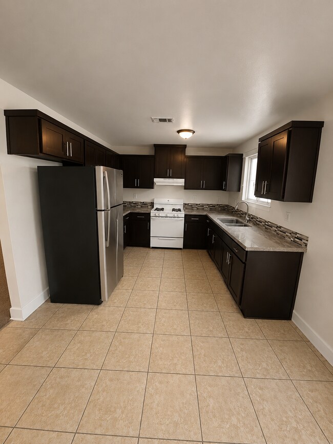 Foto del edificio - 322 E 80th St
