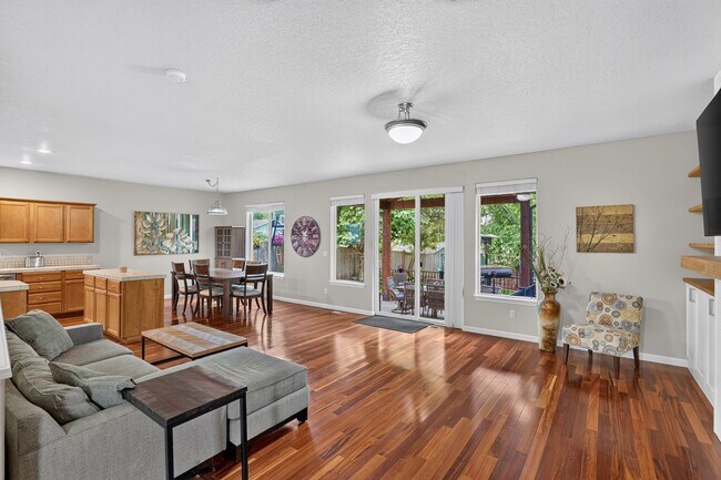 Foto del edificio - 3 Bedroom/2.5 Bath + Bonus Room & Outdoor living