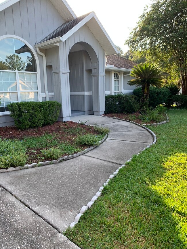 Walkway from driveway to front door - 7808 NW 35th Plz
