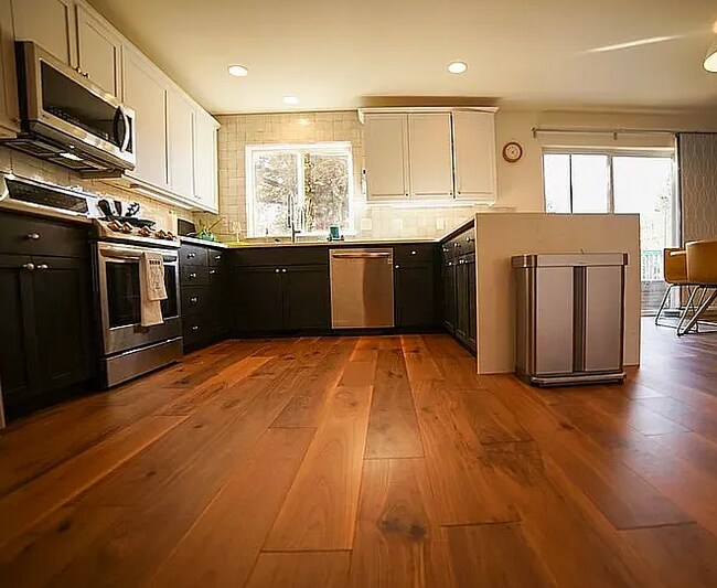 Building Photo - 3235 NE Spring Creek Pl