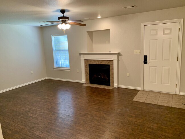 Building Photo - 3510 W Chevaux Dr