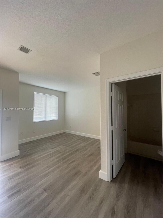 Foto del edificio - 1411 SE 24th Ct
