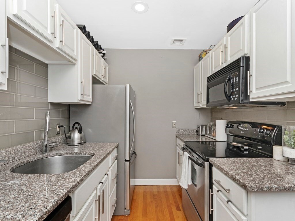 Primary Photo - 15 Medford St